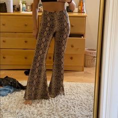 Super Cute Snake Print. Really Soft Material. Has A Zipper And Clasp Closure Brown Stretch Pants For Night Out, Zara Stretch Brown Pants, Zara Brown Full-length Bottoms, Zara Brown Full Length Bottoms, Fitted Brown Zara Pants, Snake Pants, Black Slim Pants, Zara Knitwear, Velvet Flare Pants