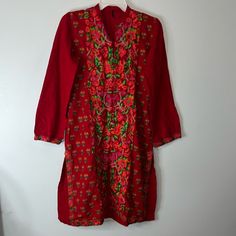 Gorgeous! V-Neck With Buttons Handcrafted In India Size Small Brand New Side Slits Embroidered Tunic Top, Embroidered Tunic, Tunic Top, Hand Sewing, Beautiful Colors, Tunic Tops, Womens Tops, India, V Neck