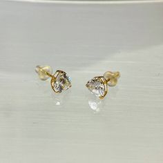 14K Yellow Gold Lovely 2.86TCW Cubic Zirconia Heart Stud .81g Metal Type: Yellow Gold Metal Clarity: 14K Closure: Friction Main Stone: Cubic Zirconia Main Stone Size/ Weight: 6mm round/ 2.86TCW for pair (by formula) Weight: 0.81g (for pair) G1144 Prompt Shipping Easy Returns Gold Heart Cut Diamond Earrings, Gold Heart Cut Brilliant Diamond Earrings, Gold Diamond Heart Earrings Brilliant Cut, Classic Round Diamond Cut Heart Earrings, Yellow Gold Diamond Heart Cut Earrings, Gold Heart Cut Diamond Earrings With Brilliant Cut, Gold Brilliant Cut Heart Earrings For Formal Occasions, Gold Heart Earrings With Prong Setting For Wedding, Gold Heart Earrings With Brilliant Cut For Formal Occasions