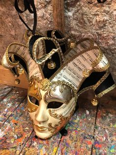 Original hand-painted Venetian mask embellished with gold leaf, decoration with stucco, acrylic colors and precious fabrics. -Material/Resin Made in Italy hypoallergenic and anatoxical -Dimensions/15x37Unisex -History of the mask / the Jester or joker is a mask that appears in Venice in 1970 year in which the Venetian Carnival returns to its former glory after being interrupted during the Napoleonic domination (1700') and Austro-Hungarian (1800'). Formerly a symbol of transgression and enjoyable Venice Mask Carnival, Mask Venice, Venetian Costumes, Jester Mask, The Jester, Paper Mache Mask, Venice Mask, Mardi Gras Outfits, Ceramic Mask