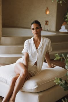 Neda Dion wearing elegant bridal pajamas from Eberjey. #bridaloutfits #weddingoutfits #bridalinspo #weddinginspo Bridal Pj Set, Classy Pjs, Sleepwear Editorial, Bridal Getting Ready Outfit, Getting Ready Wedding Outfit, Bride Getting Ready Outfit, Elegant Pajamas, Bridal Pjs, Elegant Sleepwear