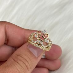 This product is avalilable to pick up in our Doral store.Features:Karat: 14K Gold.Color: Yellow Gold.Weight: 2,6grRing Size: 7,5 Tiara Ring Gold, 15 Gold Rings, Gold Quince Ring, Quince Jewelry Gold, Gold Jewelry Mexican, Quince Jewelry Set Gold, Gold And White Quinceanera Theme, Xv Rings, White And Gold Quince