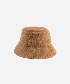 Gigi Pip bucket hats for women - Jackson Sherpa Bucket Hat - sherpa bucket hat featuring a raw edge leather band with our signature xx stitching closure and equipped with an adjustable inner band [camel] Fleece Bucket Hat, Sherpa Bucket Hat, Style Bucket Hat, Burleigh Heads, Street Style Blog, Bucket Hat Black, Halo Style, Wearing A Hat, Find Color