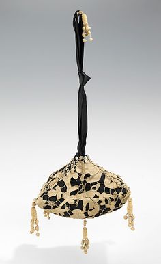 Evening pouch Attributed to Callot Soeurs  (French, active 1895–1937)  Designer: Attributed to Madame Marie Gerber (French) Date: 1910–15 Culture: French (probably) Medium: linen, silk Women's Purses, 1910s Fashion, Antique Clothing, Vintage Purses, Edwardian Fashion, Chatelaine, Antique Lace, Beaded Bags