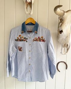 "Vintage Scarecrow Wheat and Sunflowers Striped and Denim Size Petite Large Button Up Shirt. Thanksgiving Fall Shirt. This is adorable. Cotton. Embroidery looks great. Two front chest pockets. Denim color with sunflowers. Length: 27\" Underarm to underarm: 22.5\". Shoulder to shoulder: 17.5\". I have a similar Denim one in my feed! Check out the rest of our shop: https://instagram.com/hollyshopvintage?igshid=OGQ5ZDc2ODk2ZA== https://hollyshopvintage.etsy.com/ Orders over $35 ship for free. Pleas Vintage Scarecrow, New Braunfels, Denim Color, Cotton Embroidery, Fall Shirt, Large Buttons, Colored Denim, Fall Shirts, Vintage Wear