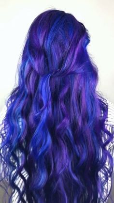 Unique Two Tone Hair Inspirations Blue Hair With Purple Highlights, Blue And Violet Hair, Color Ideas For Brown Hair, Exotic Hair Color, Ideas For Brown Hair