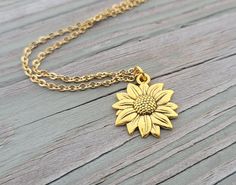 This cute, detailed sunflower necklace would make a great gift.  The sunflower comes in gold or silver. The flower measures 3/4 inch and you can choose the length of the necklace. This would make a great gift for a birthday, an anniversary, Christmas or any other occasion. All jewelry items come in a gift box. Jewelry For Bridesmaids, Color Gifts, Memory Locket, Sunflower Necklace, Gift For Wedding, Gift Flower, Metal Pendant, Flower Necklace, Wedding Bridesmaids