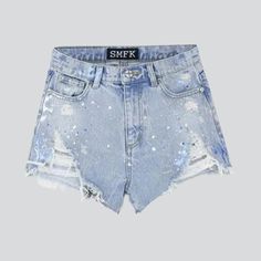 Experience the ultimate in rock-n-roll-inspired vogue with our 2023 Summer Collection wide-leg distressed denim shorts! These mid-waist shorts feature a zipper & button closure for a perfect fit, and a wide-leg cut that offers an edgy, retro-inspired look. Perfect for any summer soiree, these shorts will bring out your unique style and keep you comfortable all day long.Distinctive Features: Grunge Inspiration: Make a statement with these wide distressed shorts that blend vintage allure with mode Jeans Street Style, Come Undone, Denim Patterns, Summer Soiree, Distressed Shorts, Distressed Denim Shorts, Designer Shorts, Denim Shorts Women, Wide Leg Denim