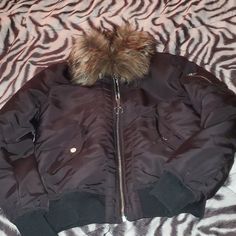 Brand New Never Worn Cute Bomber Jacket H&m Jackets, Bomber Jackets, Fit Inspo, Fitness Inspo, Gold Black, Bomber Jacket, H&m, Jackets For Women, Jackets & Coats