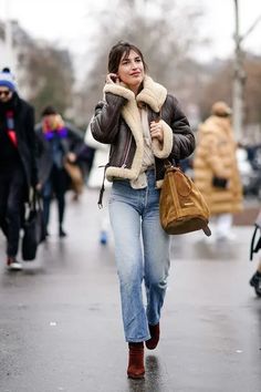 5 Best Winter Fashion Trends in California in 2022 - The Modern Eclectic Jeanne Damas Style, Jeans Trend, Style Parisienne, French Street Fashion, California Outfits, Aviator Jacket, Jeanne Damas, Paris Mode