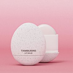 TAMBURINS Egg Lip Balm MILK TEA 5g Brand: TAMBURINS Model: Egg Lip Balm MILK TEA TAMBURINS Egg Lip Balm    Skin Type: All Skin Type  Volume : 5 g  Bergamot | Delicate black tea | Coconut Based on black tea with a subtle flower smell, this scent brings you the soft scent on the tip of your nose when you drink a glass of black tea with a drop of warm milk, and the warmth gives you the comfort you feel when you take a full rest. Fresh and refreshing bergamot and lemon blend with the bittersweet feeling of black tea, adding layers for daily use. The coconut note adds a soft and sweet finish to the lingering fragrance. Cosmetic Package, Eos Lip Balm, Warm Milk, Cosmetic Packaging, Black Tea, Milk Tea, Swag Outfits, Skin Type, Beauty Skin