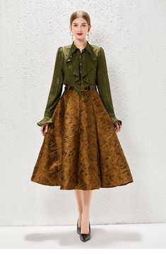 F00210837-105 Light Luxury Aesthetic, Autumn Suit, Ruffled Shirt, French Women Style, Style Français, Vintage Autumn, Vintage Suits, Luxury Aesthetic, Costume Intero