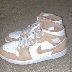 Air Jordan 1 mid tan gum Light Brown Air Jordans, Tan Air Jordan 1, Tan Gum Jordans Outfit, Beige Air Jordans, Beige Nikes, Beige Jordans, Tan Jordans, Tan Nikes, Air Jordan 1 Mid Beige