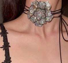 Fashion Rhinestone Large Black Flower Necklace Choker Girls Choker, Rose Choker, Flower Choker Necklace, Rhinestone Rose, Rhinestone Material, Flower Choker, Womens Chokers, Crystal Choker Necklace, Stil Elegant