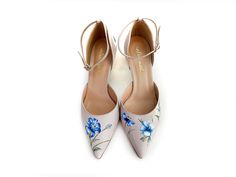 Product details: 100% elegant napa leather Mid-height heel 2.6″ – 3.4″ Flower design with waterproof paints Handmade in Italy Hand-painted in the US These shoes are uniquely made for you to make a statement. Women shoes size chart Waterproof Paint, Men's Wedding Shoes, Italian Leather Shoes, Pumps Flat, Shoe Size Chart, Flower Design, Italian Leather, Wedding Shoes, Flat Shoes Women