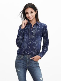 Soft-Wash Bandana-Print Boyfriend Shirt Casual Tops With Roll-up Sleeves And Shirttail Hem, Casual Button-up Blouse With Placket, Casual Blouse With Roll-up Sleeves And Shirttail Hem, Relaxed Fit Shirt With Roll-up Sleeves And Shirttail Hem, Fall Blouse With Shirttail Hem And Placket, Trendy Shirt With Roll-up Sleeves And Shirttail Hem, Casual Blouse With Button Closure And Shirttail Hem, Casual Shirttail Hem Blouse With Button Closure, Casual Shirttail Hem Blouse