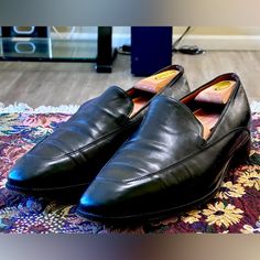 John Lobb Lynton Men’s Black Leather Slip On Dress Loafers Shoes Size 11 Size Uk 11 Us 11 Made In England Retails For $2,095 Up For Your Pleasure Is A Pair Of Preowned John Lobb Lynton Men’s Black Leather Slip On Dress Loafers Size Uk 11, Made In England In Very Excellent Condition As Shown In The Pictures Relaxed And Elegant Style Crafted From Smooth Premium Leather. The Shoes Feature Calf Leather Uppers, Leather Soles, Full Leather Linings And Square Toe Front. Please Review All The Pictures Provided And Ask Questions Whenever In Doubt, Before You Complete A Transaction. The Shoes Comes With Original Set Of John Lobb Dust Bags. Wish You The Best Of Luck Fitted Slip-on Oxfords For Formal Occasions, Designer Fitted Loafers For Galas, Fitted Wingtip Loafers For Galas, Business Loafers With Pointed Toe, Fitted Leather Lined Loafers For Business, Designer Slip-on Dress Shoes For Formal Occasions, Designer Leather Sole Loafers, Designer Fitted Loafers With Leather Sole, Fitted Wingtip Loafers For Semi-formal Occasions