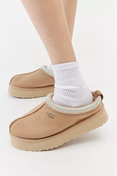 UGG Tazz Slipper | Urban Outfitters Tazz Slipper, Shoes Wishlist, Roses Birthday, Slippers Outfit, Ugg Tazz, Ugg Tasman Slippers, Twenty Twenty, Wishlist 2024, Preppy Shoes