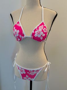 Hot pink hibiscus bikini with adjustable straps! Full coverage bottoms Fully lined Top has removable padding Mannequin is a size S and and is wearing a size S