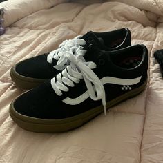 Vans Old Skool, Brand New! Pop Cush Sole, Extra Comfy :) Gum Bottoms, Super Cool Color Scheme. Only Selling Because I Just Can’t Part Ways With My Dirty Old Ones Lol These Deserve To Be Worn And Loved By Someone. Size 6.5 Men’s Or An 8 Women’s. I’m A True Women’s 8 And These Fit Perfectly. Purchased From Vans Store In Kenwood Mall. Comes With Black Laces If You Want To Switch Them!! Ask Questions :) Please No Low Ball Offers. Vans Lovers Know These Are Worth Every Penny. Color Is Black And White Vans Store, Leopard Sneakers, Nike Acg Jacket, Vans Black And White, Nike Air Max Tn, Vans Classic, Black White Fashion, Old Ones, Vans Old Skool