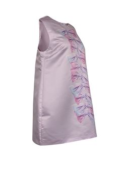 Embrace playful femininity in the Cynthia Rowley pink bow front print sleeveless dress. With its coquette chic design and pretty pink bow print, this dress is perfect for making a statement. Pair it with a bold earring and white platform heel for the ultimate stylish look. Size M 100% Polyester Fully lined Invisible zipper back Bow front print Bust 38" Waist 42" Shoulder to hem 31.5" Pink Sleeveless Dress With Bow, Spring Party Mini Dress With Bow Print, Fitted Dress With Pink Bow For Spring, Spring Evening Dress With Bow Print, Sleeveless Party Dress With Pink Bow, Pink Satin Dress With Bow Tie Back, Pink Mini Dress With Bow Tie Back For Cocktail, Spring Evening Dresses With Bow Print, Pink Bow Mini Dress For Cocktail