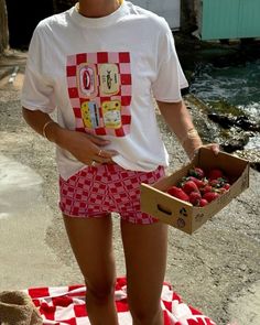 Kezia Cook Summer Reset, Culture Clothes, Moda Aesthetic, Euro Summer, Cute Shirt Designs, Evil Eyes, Instagram Beach, Weird Shirts, Mode Ootd