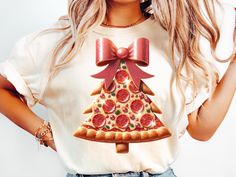 Diy Chemise, Pizza Christmas Tree, Pizza Christmas, Pizza Gifts, Christmas Tree Images, Pizza Art, Diy Shirts, Christmas Lovers, School Team