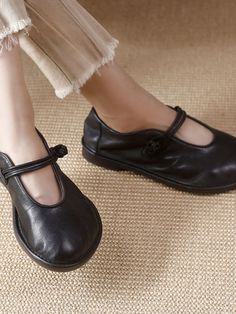 Upper Material: Cowhide/Calf Sole Material: Rubber Heels: Low Heels Toe: Round Toe Closure Type: Slip-On Gender: Female Lining Material: Pigskin Heel Height: 1.5cm Season: Summer Weight: 1.120 kilogram #blackshoes #Chinesestyle #leather #sandals Black Leather Shoes With Flat Heel For Spring, Black Leather Shoes With Round Toe For Spring, Black Leather Flat Heel Shoes For Spring, Black Mary Jane Flats For Spring, Black Flat Leather Shoes For Spring, Spring Comfortable Closed-toe Leather Shoes, Spring Mary Jane Leather Shoes, Comfortable Closed-toe Leather Shoes For Spring, Comfortable Closed Toe Leather Shoes For Spring