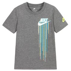 Grey cotton jersey T-shirt for boys by Nike. It has a paint drip effect logo on the front in white, blue and neon yellow and a neon yellow logo on the sleeve. Nike Sports T-shirt With Logo, Nike Urban T-shirt With Graphic Print, Blue Nike T-shirt With Logo Print, Nike Gray T-shirt With Logo Print, Shirt Kids Nike, Aesthetic Grunge Outfit, Nike Kids, Drip Painting