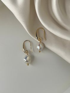 This freshwater pearl earrings are handmade using only 100% natural freshwater pearls. This handmade piece is of anti tarnish and lightweight.    The earrings are a high quality piece, they are elegant, minimalist, lightweight and great for daily use or for a special occasion. Hand crafted with lustrous freshwater pearls they add a touch of classic elegance and understated glamour to any outfit. Complete your bridal look with these romantic jewellery pieces. Perfect as bridesmaids' and flower gi 14k Gold Filled Pearl Drop Earrings In Pearl White, 14k Gold-filled Pearl Drop Earrings In Pearl White, Minimalist Baroque Pearl Earrings With Pearl Chain, Pearl White Drop Pearl Earrings In 14k Gold Filled, Pearl White 14k Gold Filled Drop Earrings, 14k Gold Filled Pearl White Drop Earrings, 14k Gold-filled Pearl White Drop Earrings, Dainty Baroque Pearl Earrings With Pearl Chain, Dainty Baroque Pearl Chain Earrings