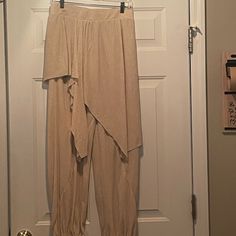 Free People Beach Nwot Size S Breezy, Airy Jogger Style Pants With Elastic Waist And Leg Openings With An Attached Skirt Overlay. Beach, Boho Vibes! Lightweight Material. Brand New! Plastic Hang Tag Still Attached. Stretch Harem Pants For Summer, Spring Harem Pants For Loungewear, Summer Harem Pants For Loungewear, Fitted Harem Pants For Summer Loungewear, Beige Harem Pants For Spring Loungewear, Beach Stretch Harem Bottoms, Stretch Harem Bottoms For Beach, Bohemian Style Cream Bottoms With Elastic Waistband, Summer High Waist Harem Pants For Loungewear