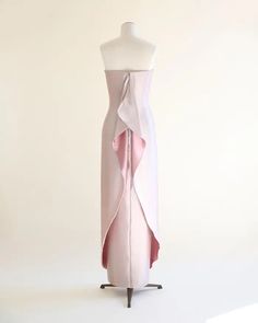 Ralph Lauren purple label Fall 2014 strapless pink purple metallic gown dress 4 For Sale at 1stDibs Metallic Gown, Ralph Lauren Fall, Purple Metallic, Valentino Black, Shopping Photography, Purple Label, Strapless Gown, Vintage Ralph Lauren, Ralph Lauren Purple Label