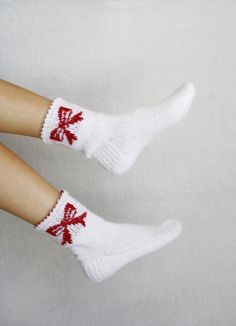 Socks created for you, so sitting by the fireplace and sipping warm tea you would be warm. Beautiful gift. Especially suitable for the Christmas feeling. You can choose * white socks with a red bow * gray socks with a red bow Sizes S = EU 37-38/ UK 4-5/ US 6-7 M = EU 38-39/ UK 5-6/ US 7-8  L = EU 39 - 40/ UK 6-7/ US 8-9 XL = EU 40-41/ UK 7-8/ US 9-10 For other sizes and colors, please ask me. We are opened for orders, we can make something just for you! CARE: wash in cool water (30oC/86oF). Hand White Knitted Winter Socks, White Knitted Socks For Winter, Handmade White Socks As Gift, Handmade White Socks For Gifts, Handmade White Socks For Gift, White Winter Socks As Gift, Hand Knitted Socks For Winter Gift, White Socks For Winter Gifts, White Winter Gift Socks