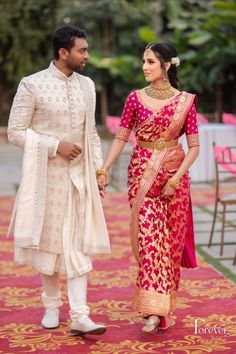 Shalu Saree For Bride With Groom, Wedding Shalu Saree, Engagement Dress Red, Marathi Bride Shalu Saree, Vidhi Look For Bride And Groom, Shalu Saree For Bride, Marathi Groom Outfit, Bride Engagement Outfit Indian, Marathi Bride And Groom Outfits