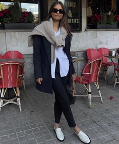 Fall Outfits Classic, Beige Loafers Outfit, Emitaz Instagram