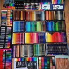 many different colored pencils are on the table