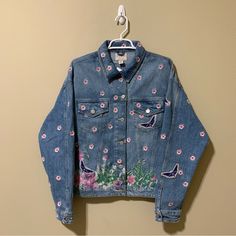 Guess “Clara” Denim Jacket -Size Extra Large -Blue Wash Denim -Butterfly, Garden Illustrations -Embroidered Flowers -Logo Text And Butterfly Appliqu At Back -Button Front Closure -Dual Flap Pockets With Buttons -Approximate Measurements On A Flat Surface: Chest (Pit To Pit): 24” Length: 23” Sleeve Length: 22” -99% Cotton/1% Spandex -Nwt Pink Cotton Denim Jacket For Spring, Spring Relaxed Fit Denim Jacket, Fitted Pink Denim Jacket For Spring, Pink Denim Jacket With Pockets, Relaxed Fit Denim Jacket For Spring, Fitted Pink Denim Jacket With Long Sleeves, Pink Fitted Long Sleeve Denim Jacket, Casual Pink Embroidered Denim Jacket, Blue Relaxed Fit Denim Jacket For Spring