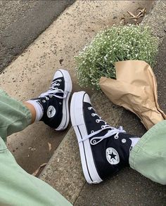 Boty Converse, Aesthetic Palette, Converse Outfits, Sneaker Outfits, Sneaker Trend, Black Converse