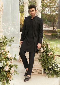 Black Indian Outfit Men, Kurta Sherwani For Men, Sherwani Styles For Men, Indian Wedding Kurta For Men, Shaadi Outfits For Men, Black Indo Western Dress Men, Formal Dresses For Men Wedding Indian, Indo Western Outfits Wedding For Men