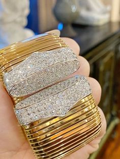 Gold And Diamond Bracelet, Expensive Jewelry Luxury, Advanced Style, Diamond Jewelry Designs, Bracelets Gold Diamond, White Gold Bracelet, Expensive Jewelry, Antique Diamond, Vintage Diamond