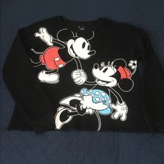 This Washed But Never Worn Kohl’s X Disney Mickey & Minnie Sweatshirt Is Super Soft Jet Black With Graphic Of The Sweethearts In Vibrant Color. Solid Back. I Cut Out The Sizing And Care Long Tag But It Is A Juniors Large. Wash With Like Colors In Cold. Tumble Dry Low Heat. Laying Flat Dimensions Are As Follows: 22” From Neckline To Hem 21” Across Underarms 29” From Neckline To Cuff Hem Of Sleeve Stretched Sideways Long Sleeve Character Print T-shirt For Disney Trips, Black Cartoon Print T-shirt For Winter, Black Cartoon Print T-shirt, Disney Character Print Black Sweatshirt, Black Disney Character Print Sweatshirt, Fall Streetwear Mickey Mouse Tops, Disney Graphic Print Top For Winter, Disney Graphic Print Tops For Winter, Black Disney Sweatshirt For Winter