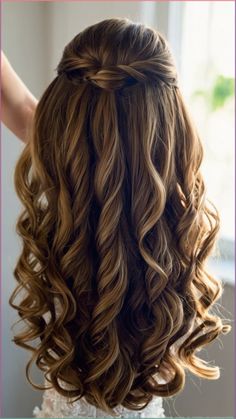 Discover a collection of elegant and unique prom hairstyles for long hair ideas. From simple half updos to beautiful brunettes with straight, curly, or half up elegant styles, find inspiration for your special day. Brush up on prom hair trends and get ready to shine with these pretty and easy hairdos. Prom Hairstyles For Long Hair Straight, Unique Prom Hairstyles, Prom Hair Inspo, Short To Long Hair, Long Hair Ideas, Easy Hairdos, Hollywood Waves, Long Brunette, Prom Hairstyles For Long Hair