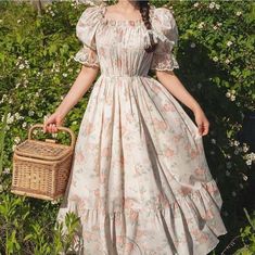 Pastel Cottage, Gaun Abad Pertengahan, Northanger Abbey, Old Fashion Dresses, Gardening Outfit, Sleeves Designs For Dresses, Korean Fashion Dress