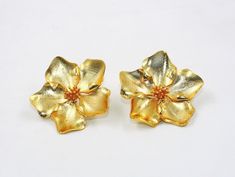 1 Pair 22kt Gold Plated Designer Flower Earrings / 42mm Handcrafted Flower Earrings / Wedding Jewelry / Gift For Her / Bridesmaid Earrings. Item Name: Designer Flower Earrings Earrings Length: 42mm approx Metal: 22kt Gold Plated Brass Qty: 1 Pair Click here to check more of our pearl earrings:- https://www.etsy.com/in-en/shop/RareGemsNJewels?ref=seller-platform-mcnav&search_query=natural+pearl+earrings Click here to check more of our gemstone earrings:- https://www.etsy.com/in-en/shop/RareGe Formal Gold Jewelry With Flower Decoration, Gold Flower-shaped Earrings For Formal Events, Elegant Yellow Flower Earrings For Wedding, Gold 3d Flower Earrings For Formal Occasions, Yellow Gold Flower Charm Earrings For Wedding, Formal Gold Earrings With 3d Flowers, Formal Gold Flower Earrings With 3d Details, Gold Bridal Earrings With 3d Flowers, Elegant Gold Bridal Earrings With 3d Flowers