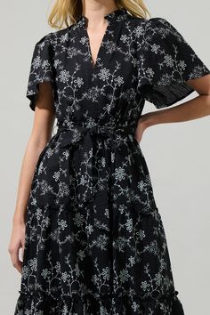 The Patricia Floral Noelle Split Neck Poplin Tiered Midi Dress is an evening favorite! A ruffled split neck tops an A line, tiered silhouette. Short sleeves frame the breezy, poplin midi dress. Side seam pockets are added for convenience. Pair it with gold accessories and woven mules for a fresh look.- Poplin- Mid length- Split neckline- Tiered- Color: Black WhiteSize + Fit - Model is 5'11" and wearing size XS- Measurements taken from size S - Chest: 19"- Length: 48" Fabric Self: 100% Cotton Sty Black Fitted Tiered Dress For Spring, Elegant Black Tiered Dress For Spring, Black Tiered Dress With Ruffle Hem For Spring, Black Tiered Skirt Dress For Spring, Elegant Black Tiered Summer Dress, Tiered Summer Dresses For Workwear, Elegant Short Sleeve Tiered Spring Dress, Chic A-line Tiered Dress For Spring, Spring Workwear Dress With Tiered Skirt