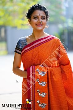 Khun Blouse Designs, Irkal Saree, Khun Saree, Ducky Cake, Embroidery Bride, Velvet Shawls, Maharashtrian Saree, Painted Saree, Bengali Bridal Makeup