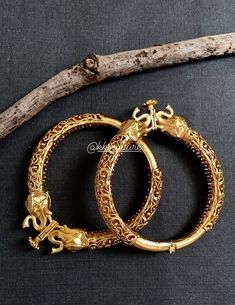 "Pair this Intricately crafted South Indian temple Elephant Gajamukhi (Elephant head) Gold Openable Bangle with any temple jewelry. Perfect with any Indian ethnic attire. WHAT GOES IN 👉🏻Brass Bangles in 22kGold Platting &Polish with ruby colored stones. 👉🏻Size Available: 2.4 & 2.6 👉🏻Size: 2.4 openable fits bangle size 2.6 and size 2.6 openable fits 2.8 bangle size. STYLE 2 CENTS ✨A perfect match with Red & Green, Black and Whites. ✨This will definitely go with traditional south asian Saree Indian Gold Bangles, Temple Elephant, South Indian Temple, Gold Kada, Rajputi Jewellery, Gold Bangles Indian, Bangle Design, Gold Jewellry, Temple Jewelry