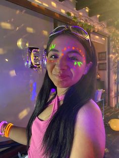 Neon Paint On Face, Face Neon Paint, Makeup For Neon Party, Neon Dance Makeup, Neon Face Paint Ideas Festival, Glow Paint Face Ideas, Neon Paint Ideas Face, Cute Neon Face Paint Ideas