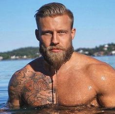 Beard And Tattoos, Motivație Fitness, Man With A Beard, Handsome Men Quotes, Men Quotes Funny, Handsome Style, Viking Men, Handsome Arab Men, Beard Tattoo