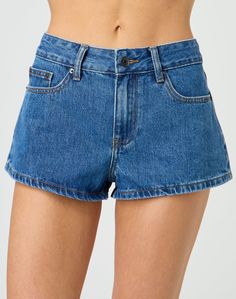 These mini denim shorts feature a mid rise fit, pockets and belt loops. Mini Denim Shorts, Mini Short, Denim Mini, Mix Match, Mid Rise, Denim Shorts, Lookbook, Knitwear, Women's Fashion